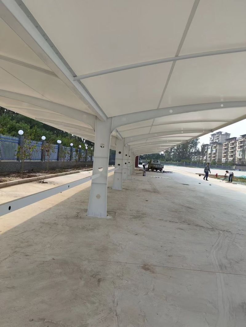 尚泉廣場三個小帽口，汽車充電樁車棚順利完工